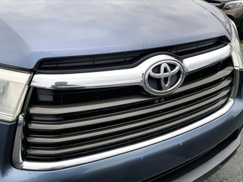 Used 2014 Toyota Highlander LE image 26