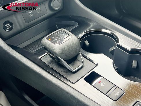 Used 2024 Nissan Rogue S image 21