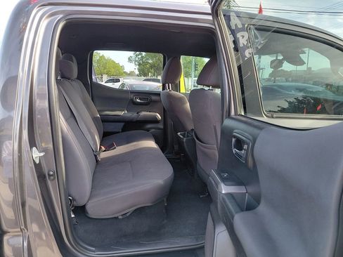 Used 2018 Toyota Tacoma TRD Sport AWD/4WD image 29