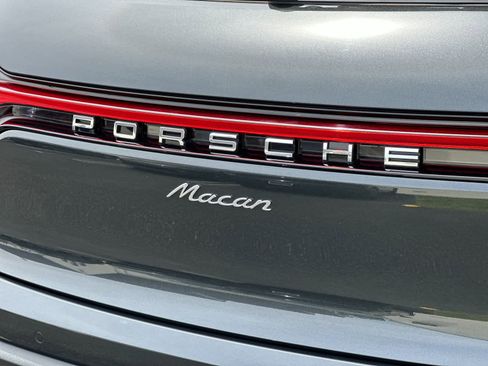 Certified 2025 Porsche Macan AWD/4WD image 31