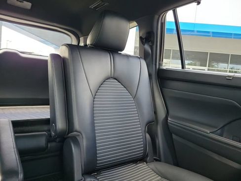 Used 2022 Toyota Highlander XSE FWD image 11