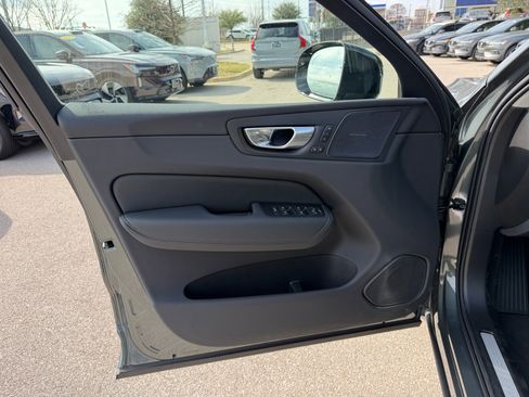 New 2026 Volvo XC60 B5 Ultra image 17