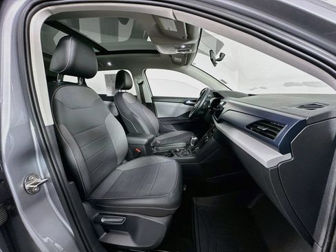 Used 2022 Volkswagen Taos SE w/ Panoramic Sunroof Package FWD image 30