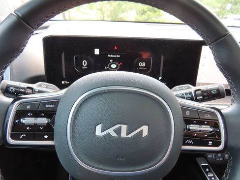 Used 2025 Kia Sorento SX AWD/4WD image 17