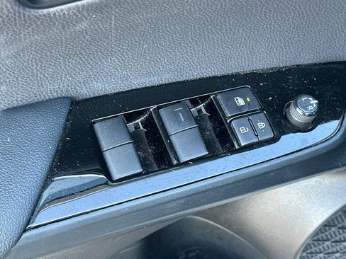 Used 2022 Toyota Prius Prime Limited image 12