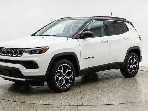 Used 2025 Jeep Compass Limited AWD/4WD image 3