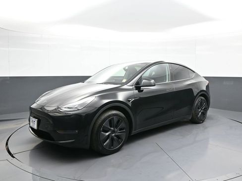 Used 2025 Tesla Model Y Long Range AWD/4WD image 10