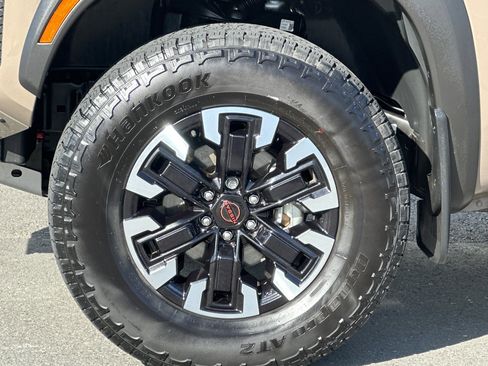 Used 2024 Nissan Frontier PRO-4X w/ Pro Convenience Package image 11