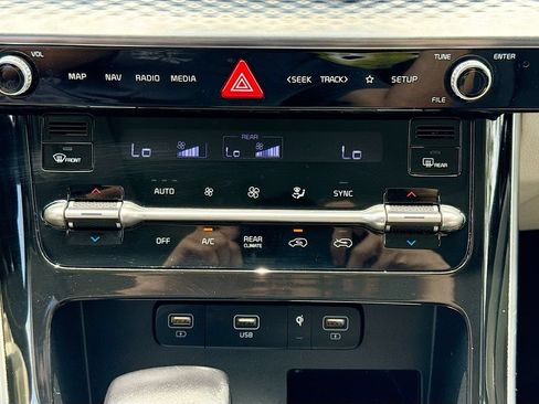 Used 2022 Kia Carnival SX Prestige FWD image 17