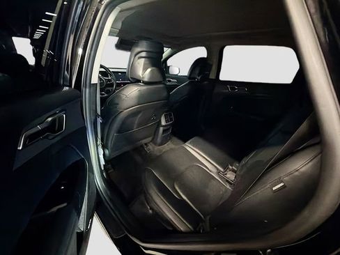 Used 2025 Kia Sportage SX image 25