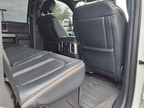 Certified 2022 Ford F450 Platinum w/ FX4 Off-Road Package AWD/4WD image 13