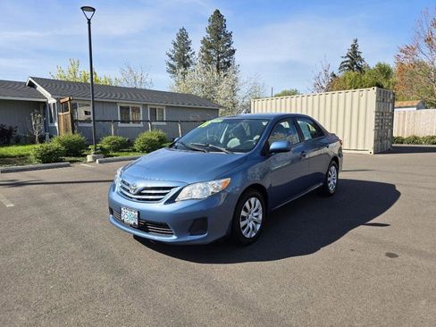 Used 2013 Toyota Corolla LE FWD image 1