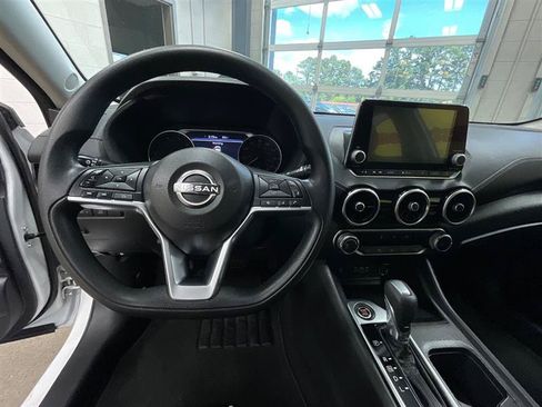 Used 2024 Nissan Sentra SV FWD image 14