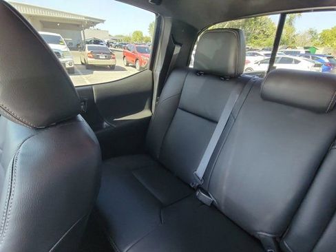 Used 2019 Toyota Tacoma TRD Sport AWD/4WD image 4