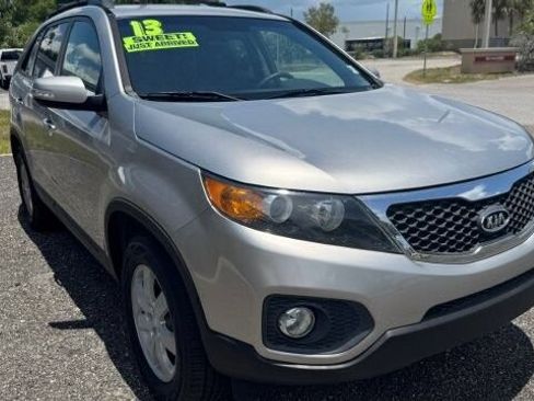 Used 2013 Kia Sorento LX w/ Convenience Pkg FWD image 1