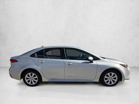 Used 2024 Toyota Corolla LE FWD image 4