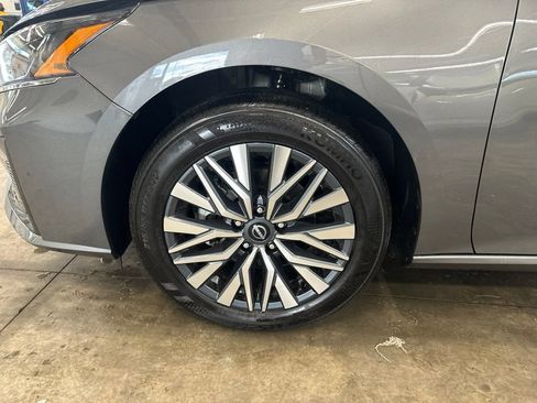 Used 2025 Nissan Altima 2.5 SV AWD/4WD image 27