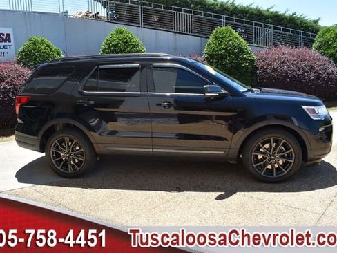 Used 2018 Ford Explorer XLT w/ Equipment Group 202A FWD image 13