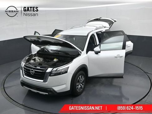 Used 2025 Nissan Pathfinder SL AWD/4WD image 54