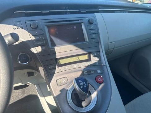 Used 2014 Toyota Prius Five image 17