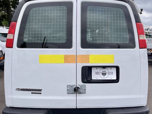 Used 2014 Chevrolet Express 2500 RWD image 3