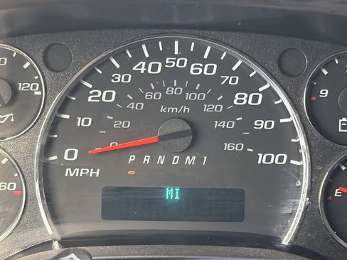 Used 2024 GMC Savana 2500 w/ Driver Convenience Package RWD image 22