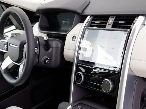 New 2025 Land Rover Discovery S AWD/4WD image 23