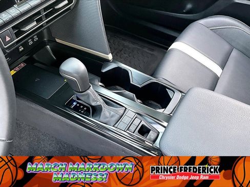 Used 2025 Toyota Camry SE w/ Convenience Package image 14