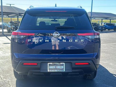 Used 2025 Nissan Pathfinder SV image 7