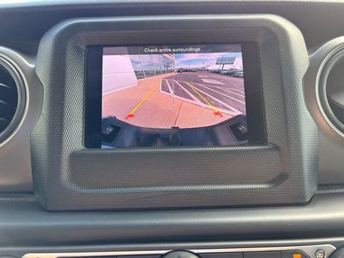 Used 2023 Jeep Gladiator Sport image 18