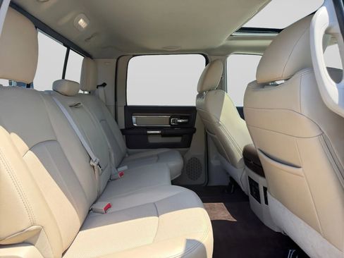 Used 2018 RAM 1500 Laramie w/ Convenience Group AWD/4WD image 32