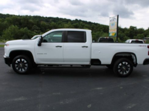 Used 2021 Chevrolet Silverado 2500 Custom w/ Custom Value Package AWD/4WD image 2