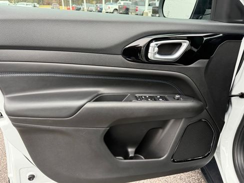 New 2026 Jeep Compass Latitude image 10