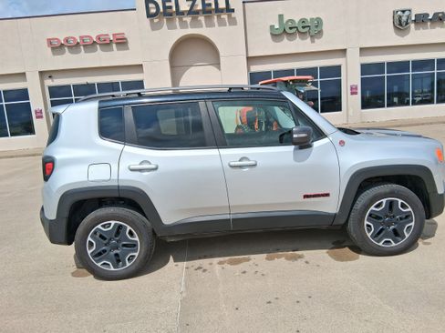 Used 2015 Jeep Renegade Trailhawk AWD/4WD image 1