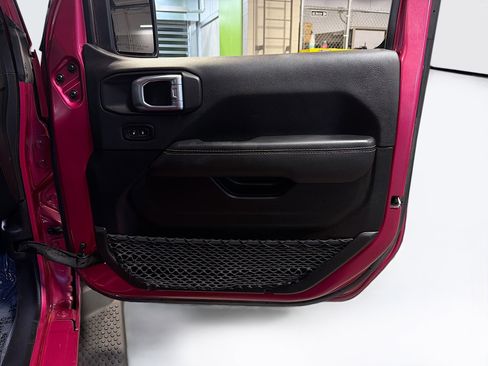 Used 2022 Jeep Wrangler Sahara image 31