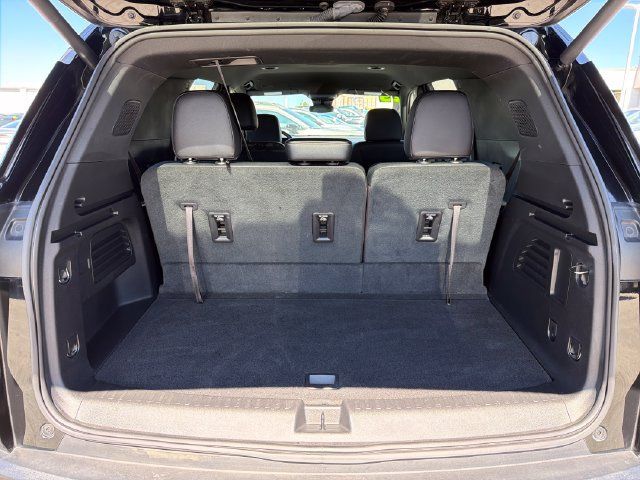 Used 2025 Chevrolet Traverse LT FWD image 28