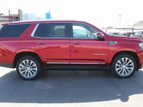 Used 2022 GMC Yukon Denali image 2