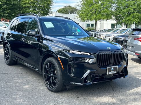 Used 2024 BMW X7 xDrive40i w/ M Sport Package AWD/4WD image 7