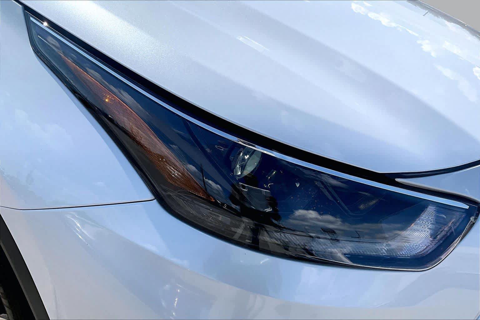 Used 2025 Toyota Highlander XLE FWD image 26