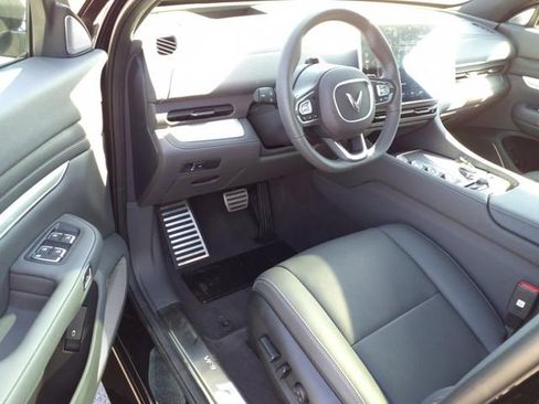 New 2024 VinFast VF 9 Plus image 6