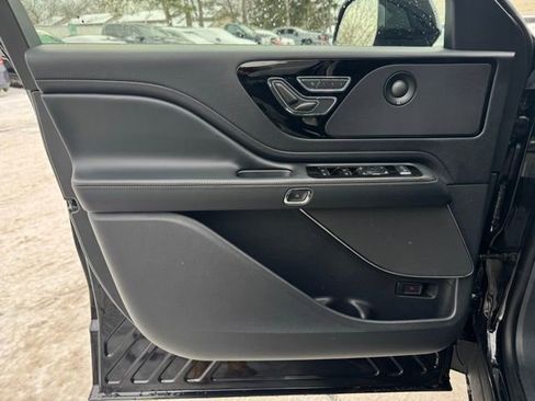 New 2026 Lincoln Aviator AWD image 12