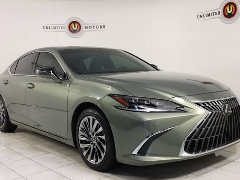 Used 2024 Lexus ES 300h Ultra Luxury w/ Accessory Package (Z2) FWD image 39