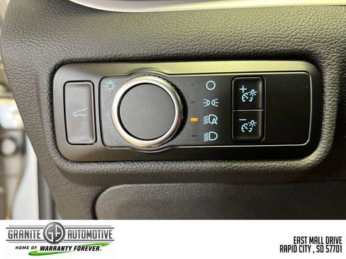 Used 2024 Ford Explorer XLT AWD/4WD image 31