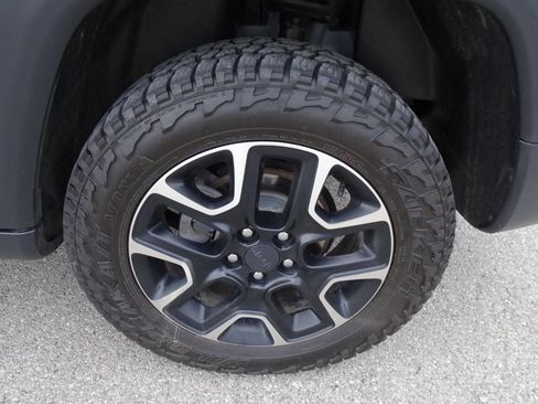 Used 2020 Jeep Compass Trailhawk AWD/4WD image 10