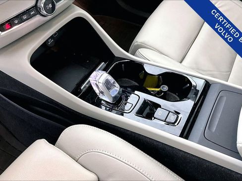 Used 2023 Volvo XC40 B4 Plus w/ Protection Package Premier image 18
