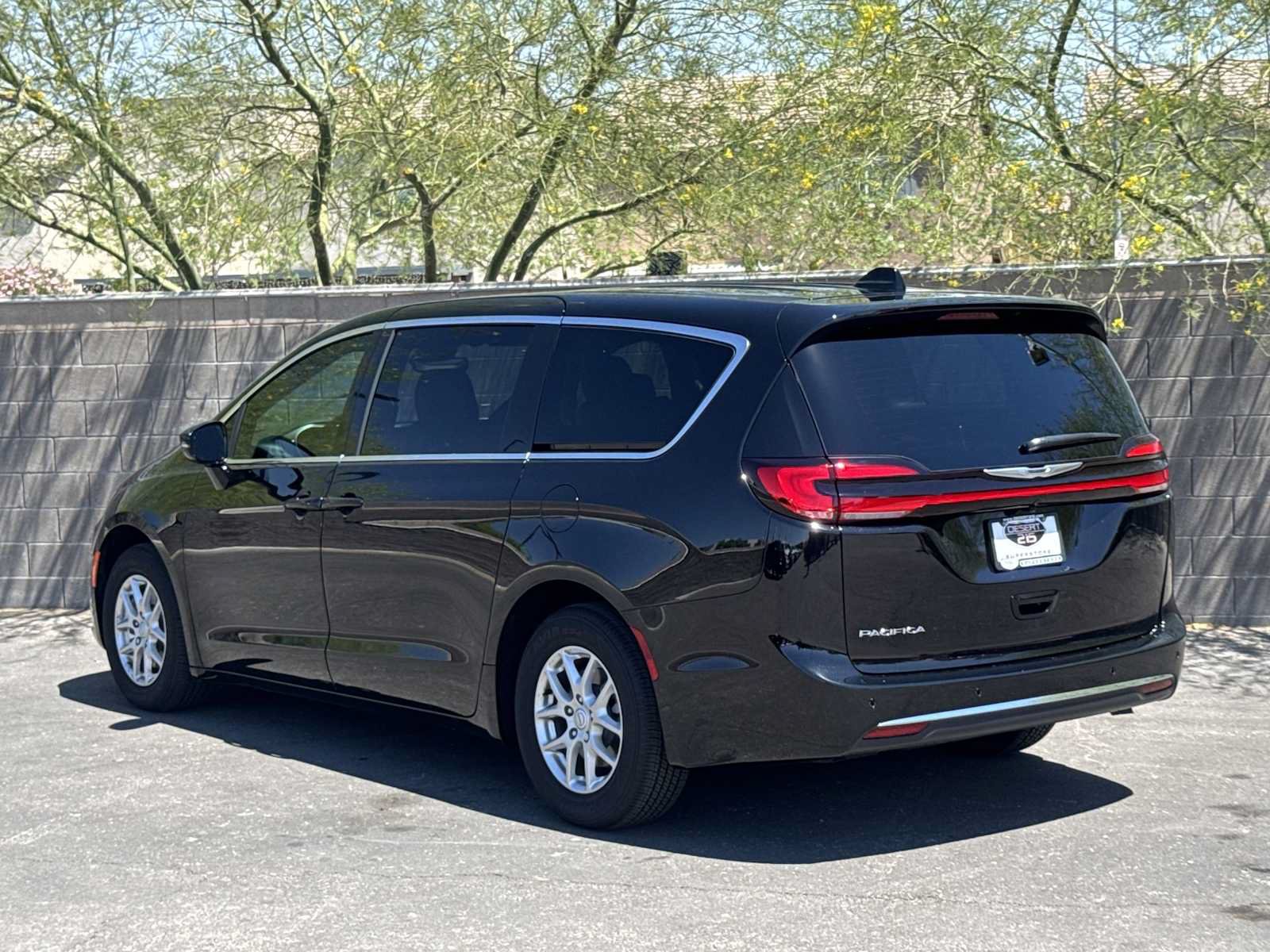 New 2026 Chrysler Pacifica Select FWD image 4