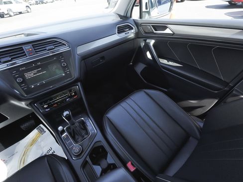 Used 2022 Volkswagen Tiguan SE w/ Panoramic Sunroof Package AWD/4WD image 45