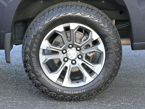 Used 2023 Chevrolet Silverado 1500 High Country w/ Technology Package image 36