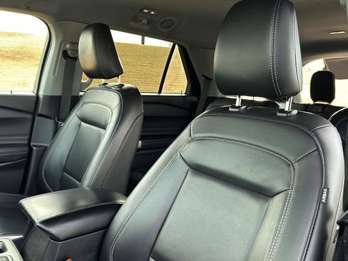 Used 2022 Ford Explorer XLT w/ Equipment Group 202A image 26