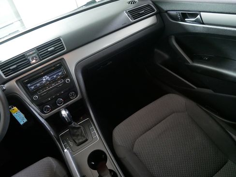 Used 2013 Volkswagen Passat 2.5 S image 11